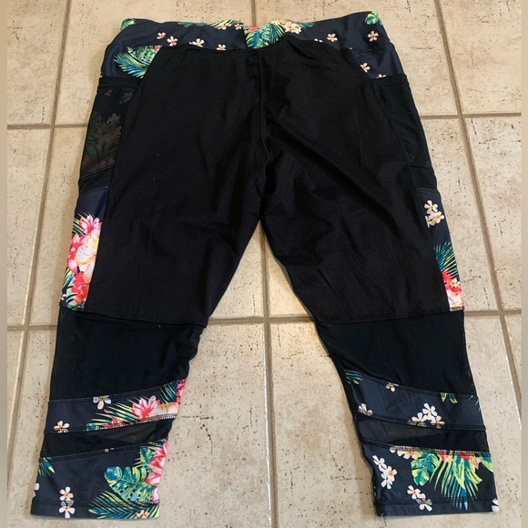 ACX Active Plus Size Floral Print Mesh Panel Capri Leggings 1X - Picture 4 of 7
